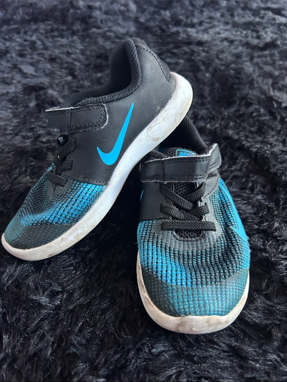 Nike Kids Black & Blue Athletic Sneakers with Velcro Strap